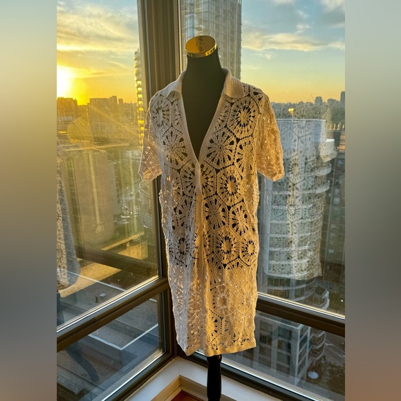 🆕 FARM Rio 🧿 NWOT White Semisheer Floral Button-Up Crochet Cover-Up Dress, M - Picture 6 of 15